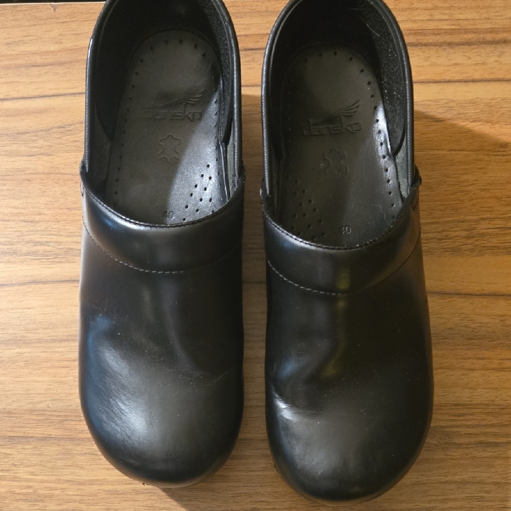 Dansko Clogs - Lightweight Slip-Resistant Footwear - Size 40